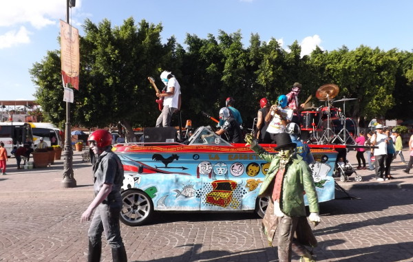 Son un proyecto que transportan magia y cultura Las Caravanas Culturales del IEC
