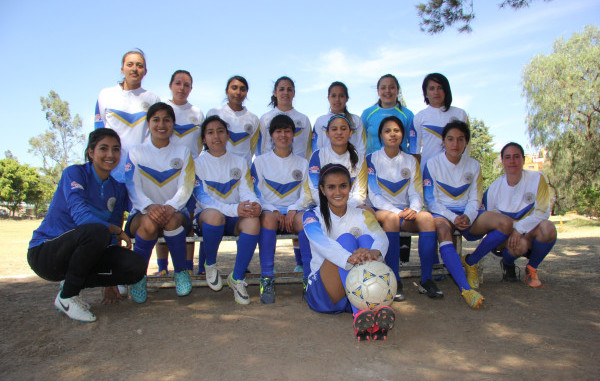Equipo femenil de futbol UG: talento y compromiso