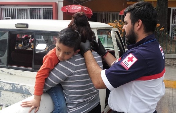 Sufre mujer de la tercera edad, crisis nerviosa tras choque