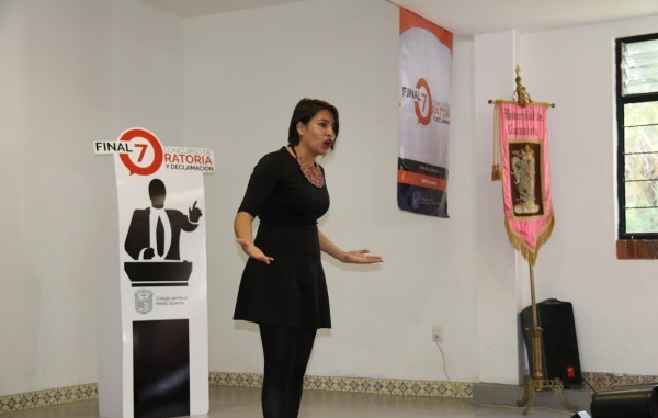 Muestran talento en Oratoria y Declamación, jóvenes del Nivel Medio Superior de la UG