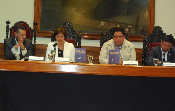 Académico de la Universidad de Arizona participa en Cátedra de Excelencia en la UG