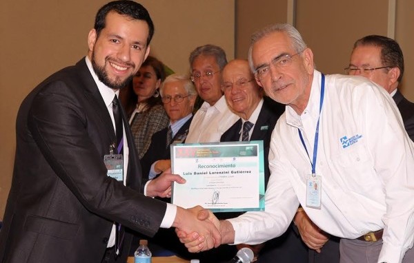 Destacan egresados de Ingeniería Mecánica por mejores tesis en certámenes nacionales