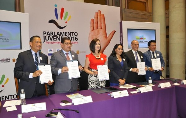 Firma UG Convenio Interinstitucional para el desarrollo del Parlamento Juvenil 2016