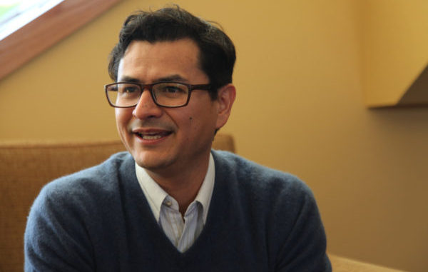 Edgar Barroso, compositor de música, arquitecto de innovación y emprendimiento de la UG