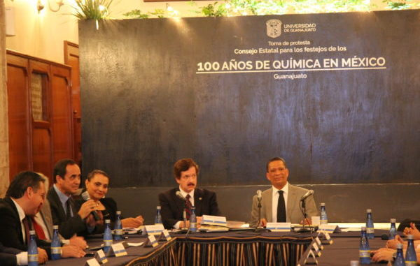 Toma protesta en la UG el Consejo Estatal para los festejos de los «100 Años de la Química en Guanajuato»
