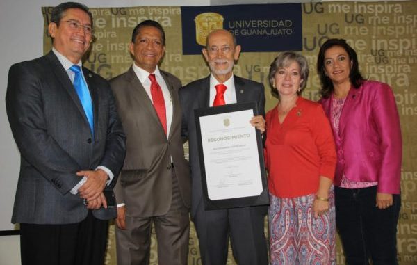 Rinde UG homenaje al Dr. Cortés Gallo, pilar del Departamento de Medicina