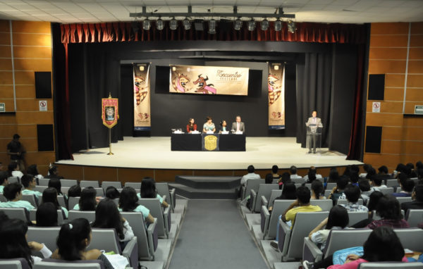 Se expresan a través de la cultura estudiantes de Nivel Medio Superior de la UG