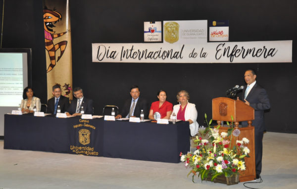 Reconoce UG a estudiantes y maestros en el marco del Día Internacional de la Enfermería