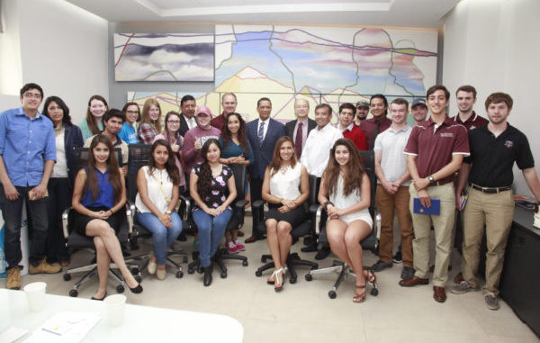 Recibe UG a estudiantes de la Universidad de Texas A&M