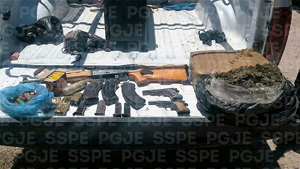 Detienen a hombres con droga y armas largas
