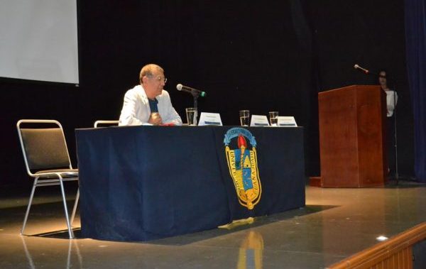 Analiza en la UG el rumbo de las políticas culturales el Dr. Eduardo Nivón Bolán
