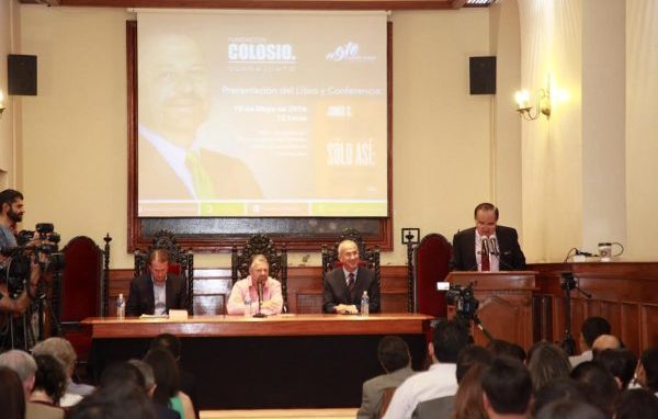 Presentó Jorge Castañeda su libro “Solo así: Por una agenda ciudadana independiente” en la UG