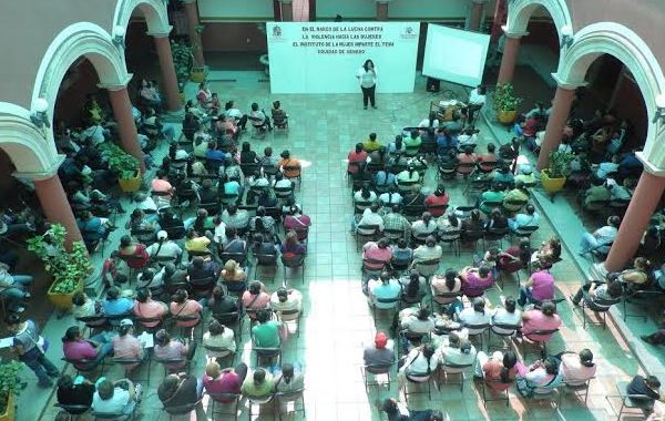 Ofrece conferencia sobre equidad de género profesora del Campus Celaya-Salvatierra