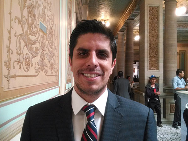 Participan priísta en Parlamento Juvenil