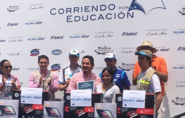 Reciben apoyos para su formación integral estudiantes de la UG