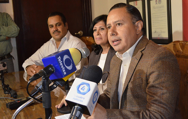 Alcalde presenta nuevos funcionarios