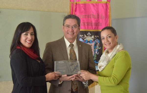 Recibe Campus León de la UG distintivo Ford sobre Manejo Seguro por la vida