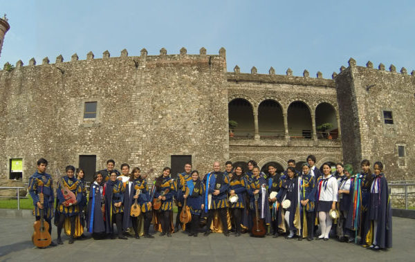 Estudiantina de la ENMS León representa a la UG en evento nacional
