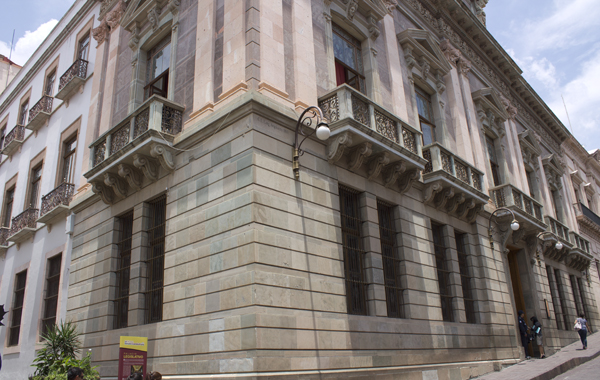 Invita IEC a usar la biblioteca del Palacio de los Poderes