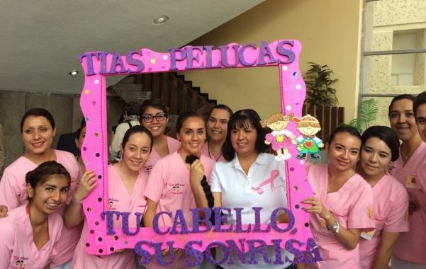 Alumnos de la UG apoyan a personas con cáncer en conjunto con el IMSS
