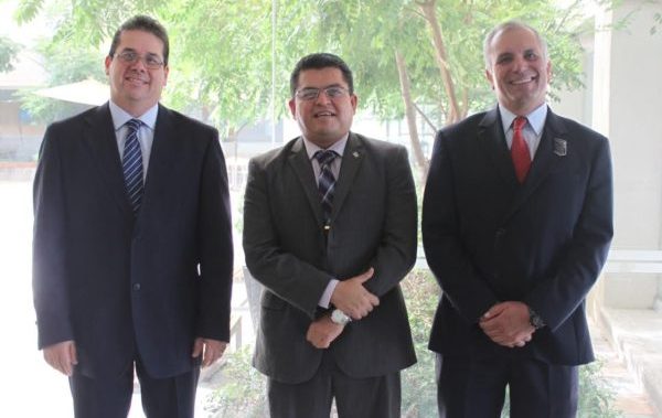 Se registran tres aspirantes a Director de la División de Ciencias de la Vida en UG