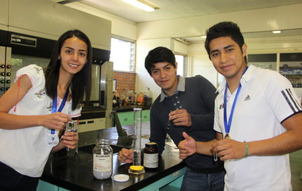 Universitarios ganan oro en Brasil por prototipo para tratar aguas residuales
