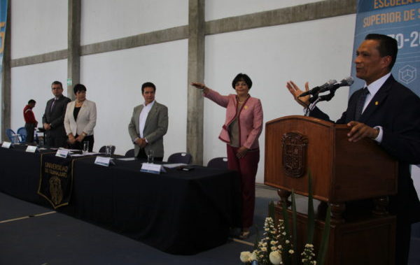 Ofrece Mtra. Refugio Quintana conocimientos y experiencia al servicio de la comunidad de la ENMS Salvatierra