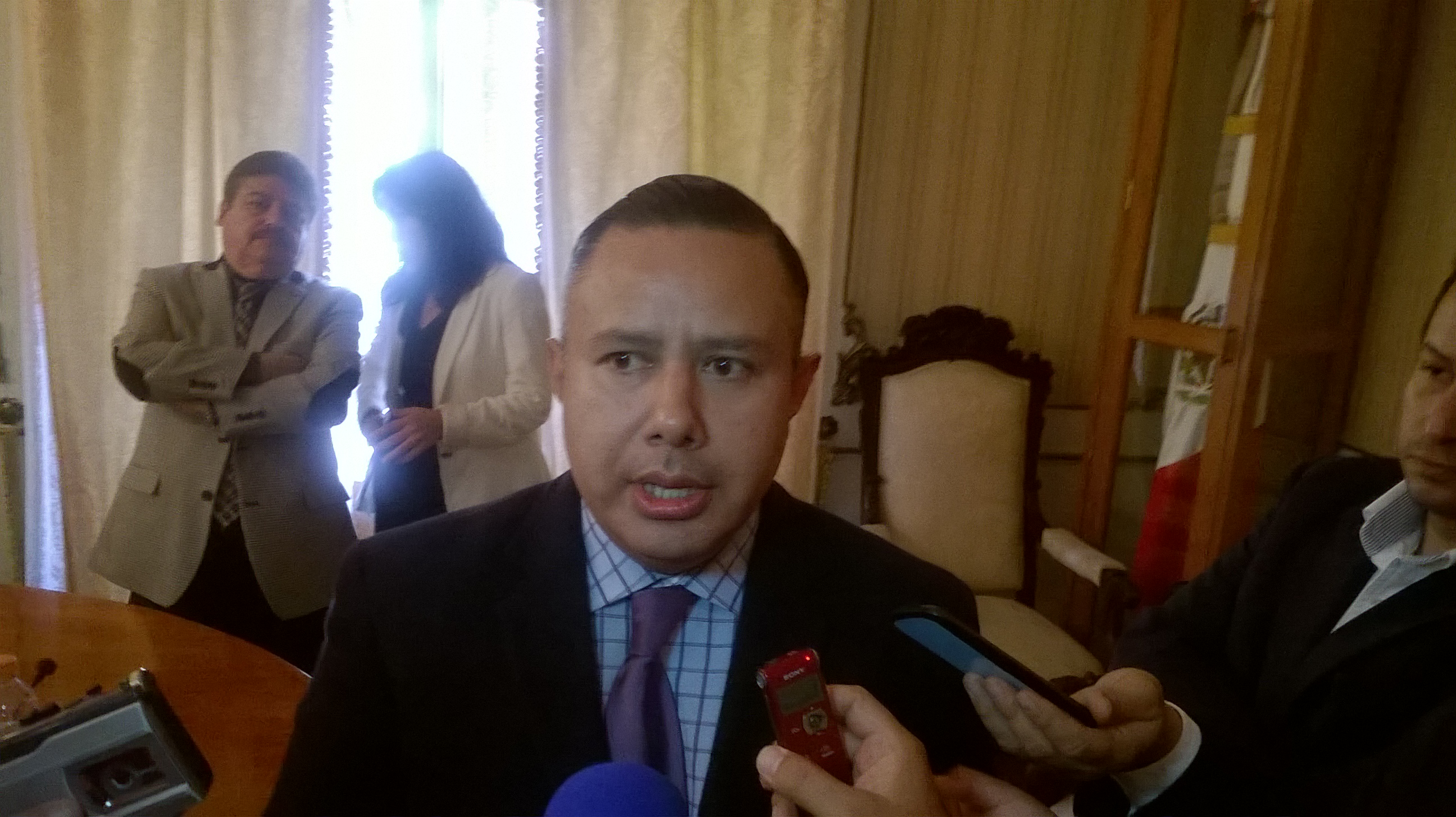 Descartan controversia constitucional, escuelas se quedan con agua gratuita