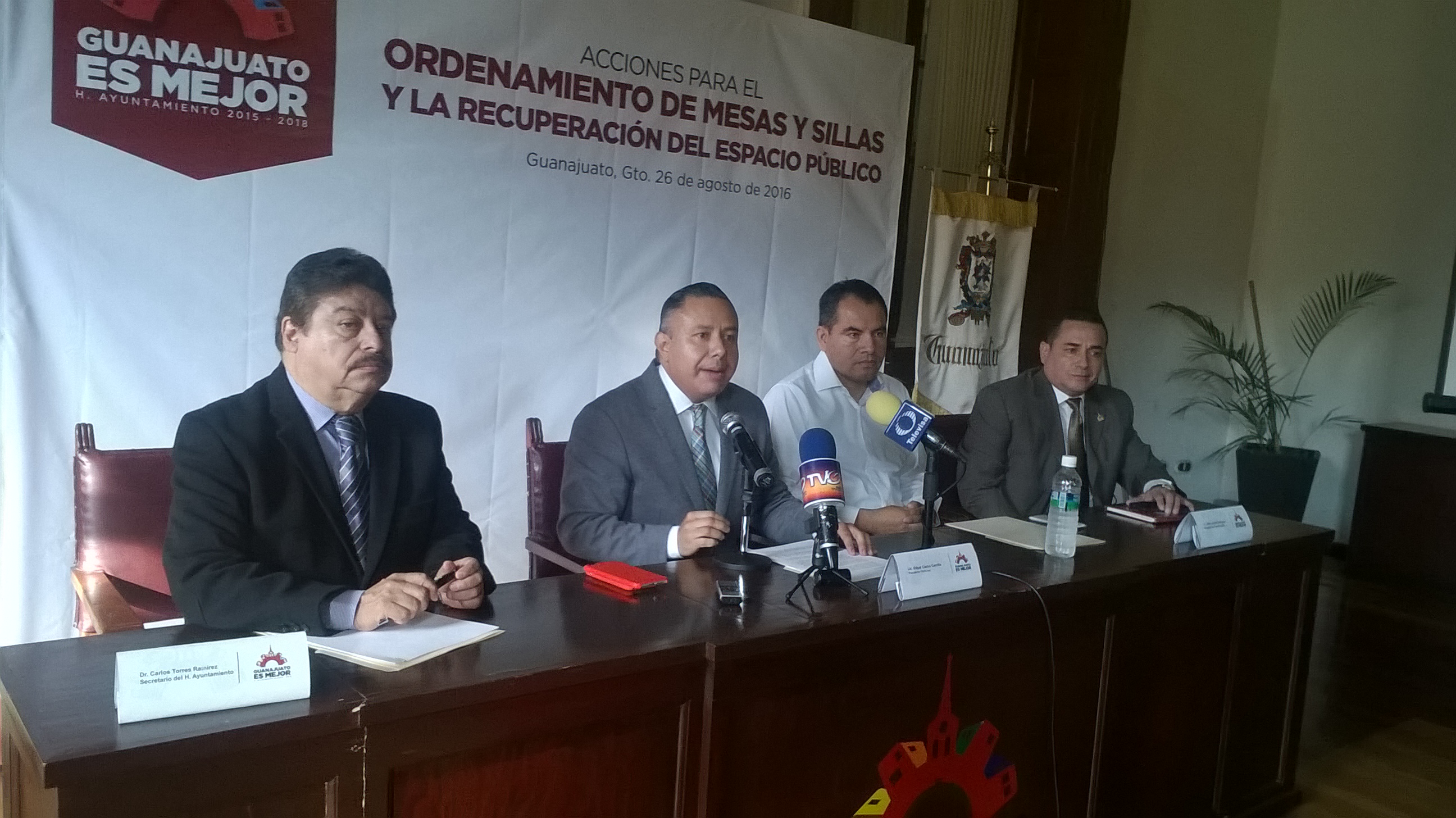 Gobierno capitalino define el ordenamiento de mesas y sillas en la calle