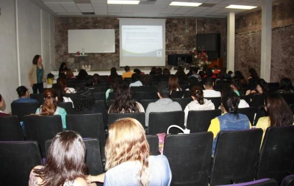 Promotores de la salud impulsan el autocuidado en los estudiantes de Nivel Medio Superior de la UG