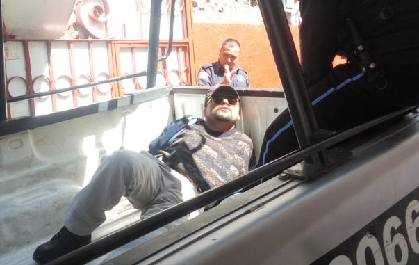 Breves Seguridad Guanajuato: vallense amenaza con estallar bomba en tienda en el Pueblito de Rocha, Balean a joven en El Cerro del Cuarto, navajean a otro en El Carrizo