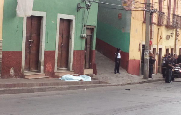 Seguridad Guanajuato: matan a joven en riña/le aplastan la cabeza a hombre.