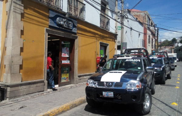 Seguridad Guanajuato: desfalca empleada a Extra/engañan a jovencita en Marfil y la roban