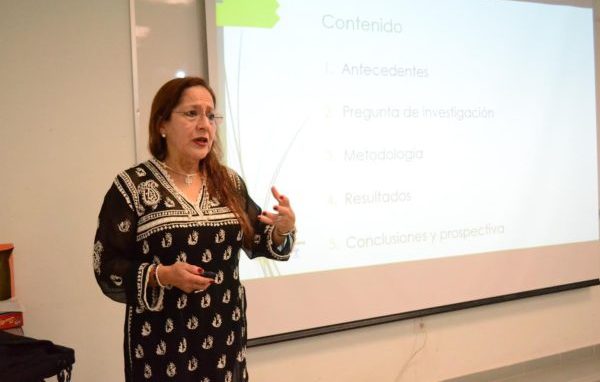 Experta de la UNAM expone en la UG el panorama de la pobreza
