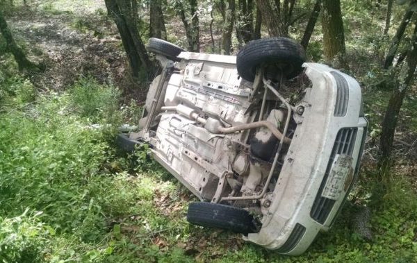 Seguridad Guanajuato: vuelcan en la carretera a Dolores
