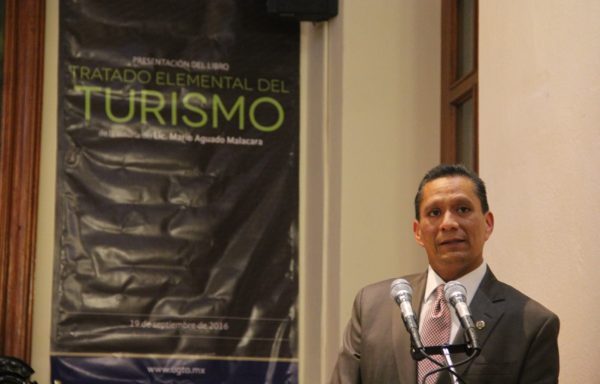 Dan cálida presentación a “Tratado Elemental de Turismo”