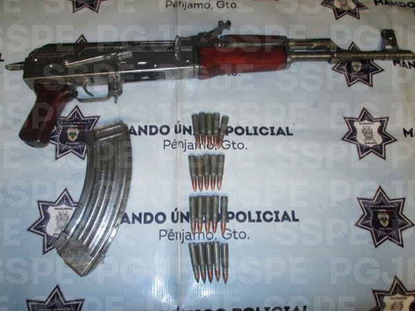 Detienen a hombres con armas largas
