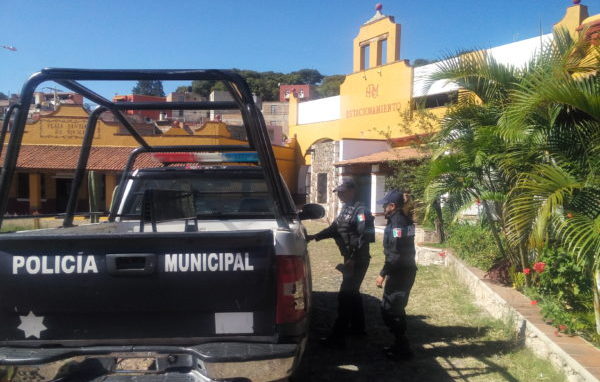 Seguridad Guanajuato: frustran robo a hotel/entregan detectores de metal a bares