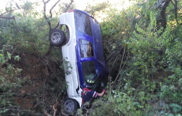 Seguridad Guanajuato: caen a barranco y muere una mujer en la carretera a Dolores Hidalgo