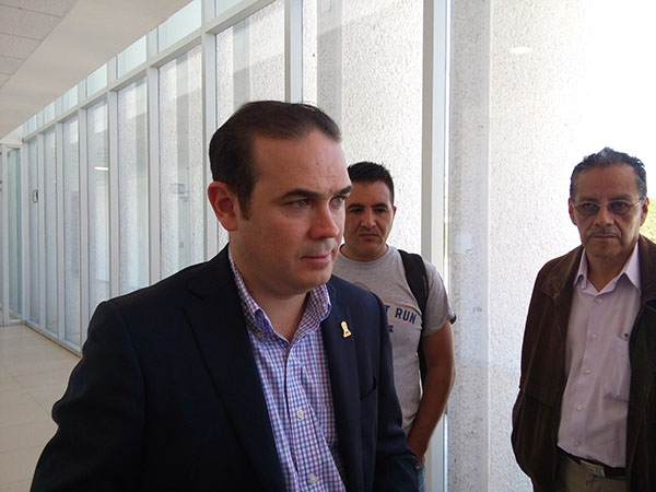 Diputado solicita a compañeros “ajustarse el cinturón”