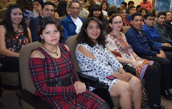 Con Educación Continua, UG forma población bilingüe   