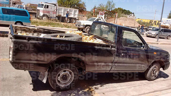 Detienen a hombre en camioneta robada