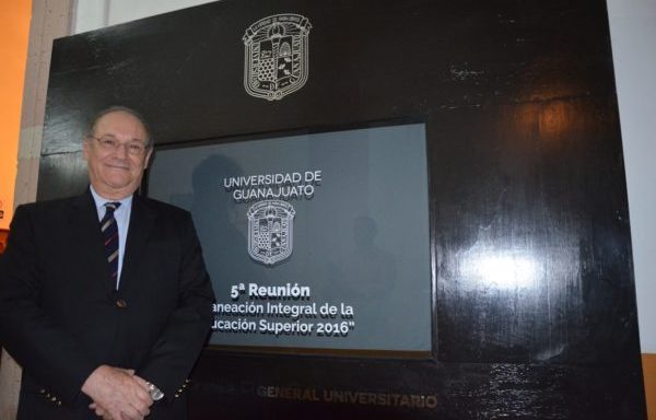 Propone nuevas formas de enseñar: Salvador Malo