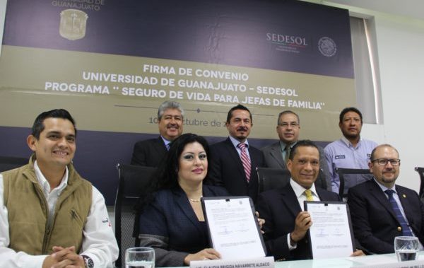 Aseguran a jefas de familia de la UG a través de SEDESOL