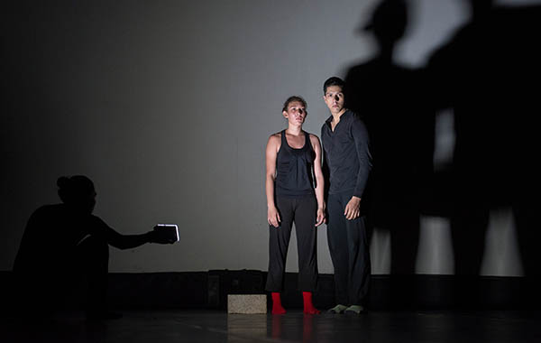 El Circo ContemporáNEO: «Dos pasos»