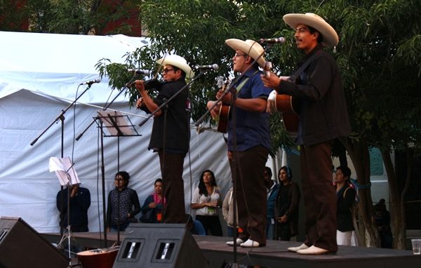 Formidable y efusiva participación del Trío Guanaxteco en la XLIV edición del FIC