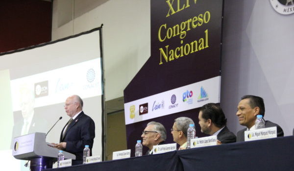 Médicos de todo el país se reúnen en León para analizar “Temas de controversia en salud”