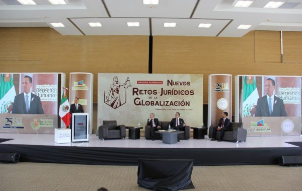 Participa Rector General en debate académico sobre los “Nuevos Retos Jurídicos de la Globalización”   