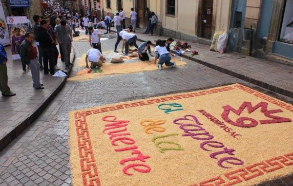 Lista Manos Unidas de Guanajuato para la IX muestra de arte efímero  “El Tapete de la Muerte”