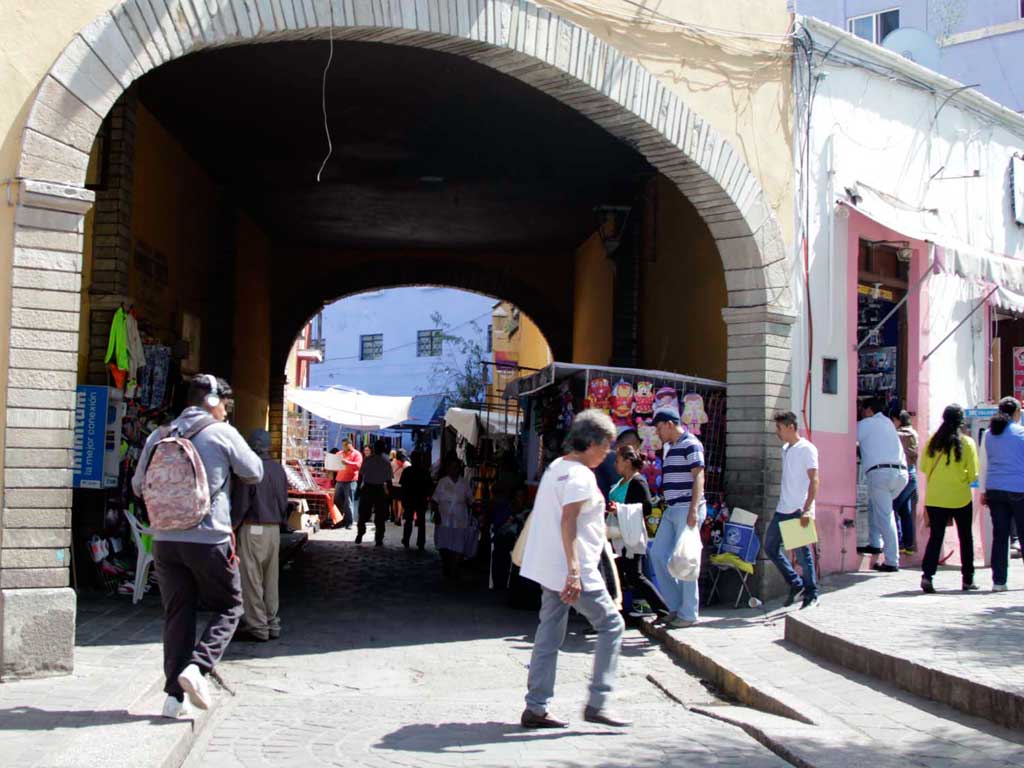 Parece tianguis público las calles de la capital: Smith Gutiérrez
